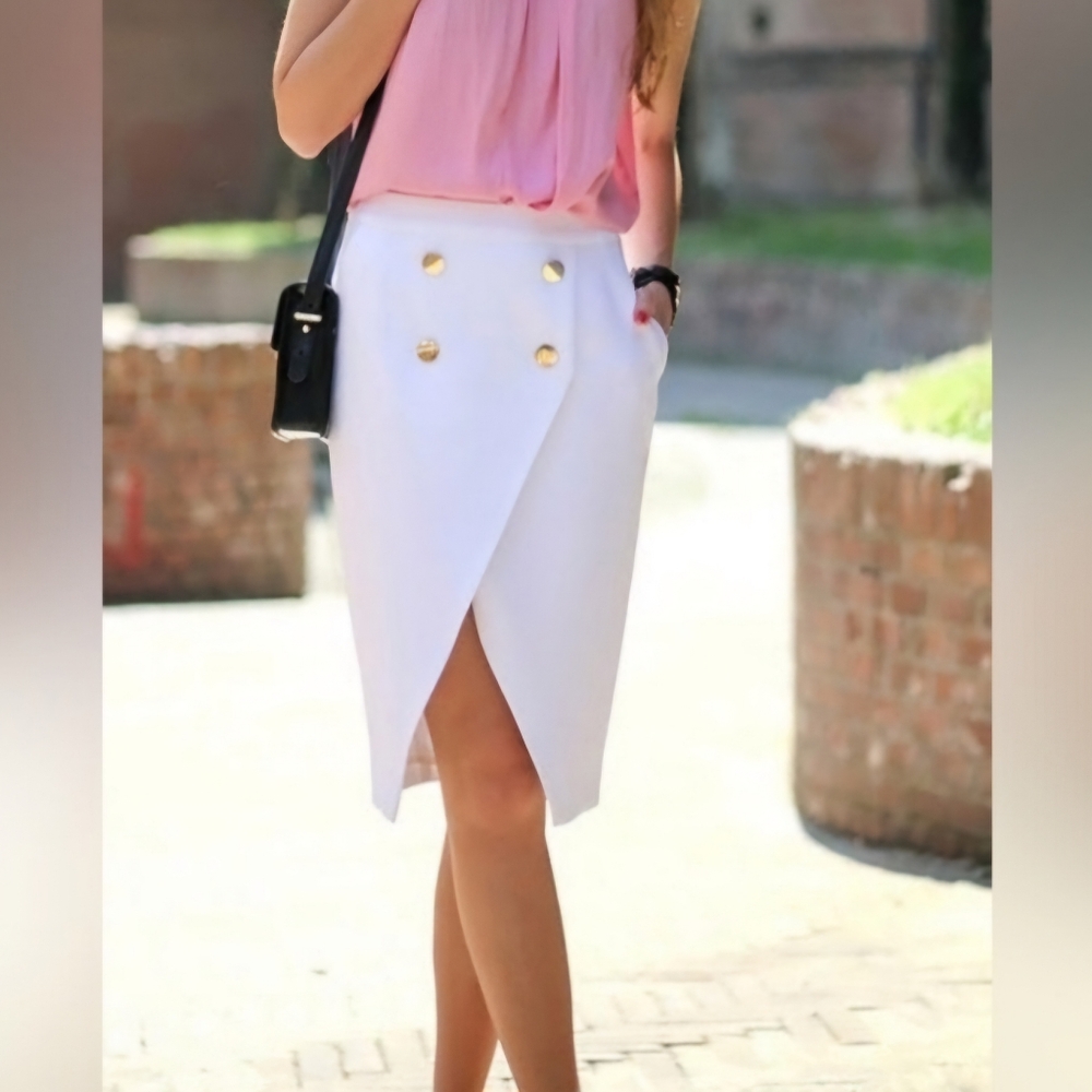 Zara basic medium cross over white skirt with gold buttons. Pockets